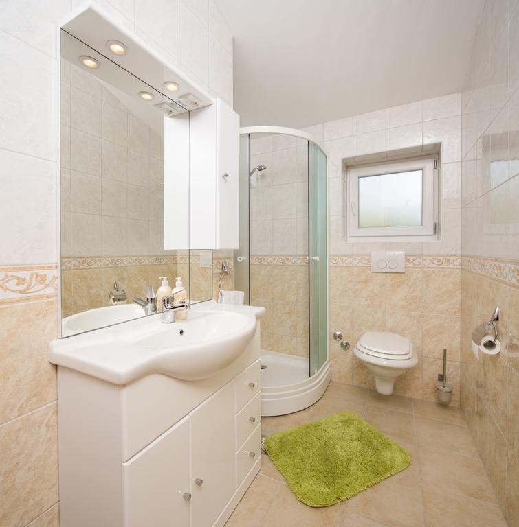 Apartments Leon Podstrana Rom bilde