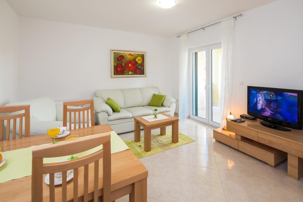 Apartments Leon Podstrana Rom bilde