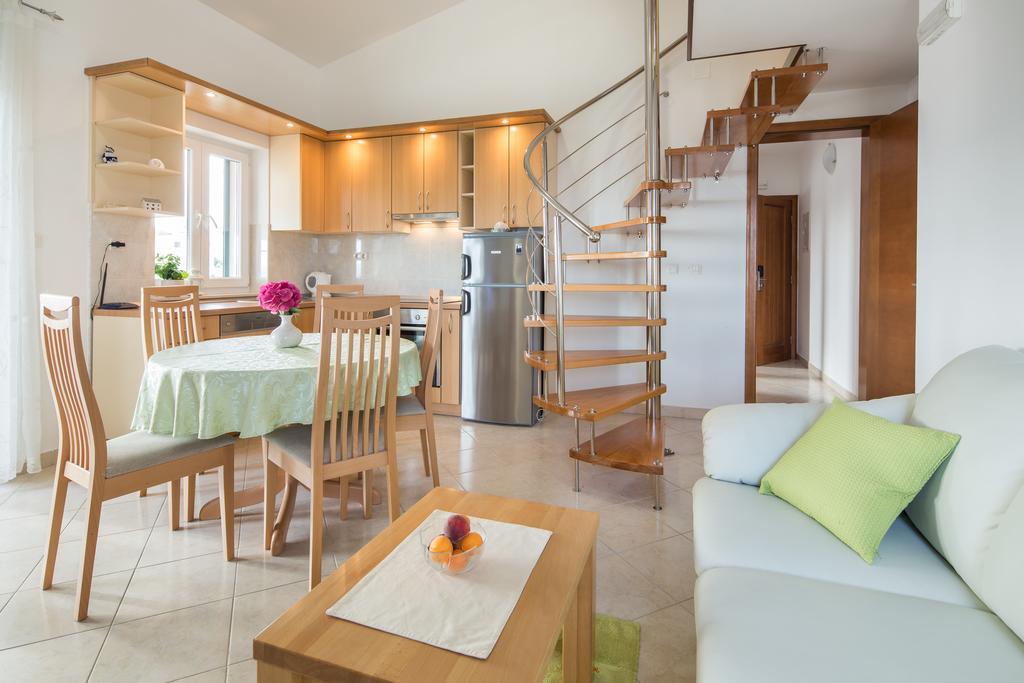 Apartments Leon Podstrana Rom bilde