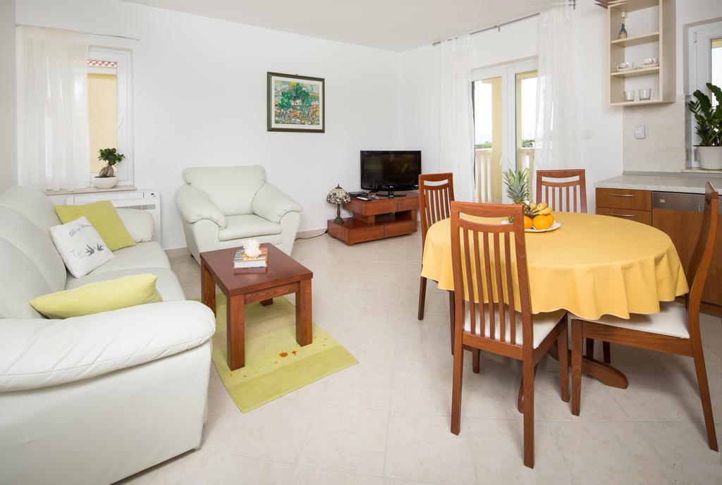 Apartments Leon Podstrana Rom bilde