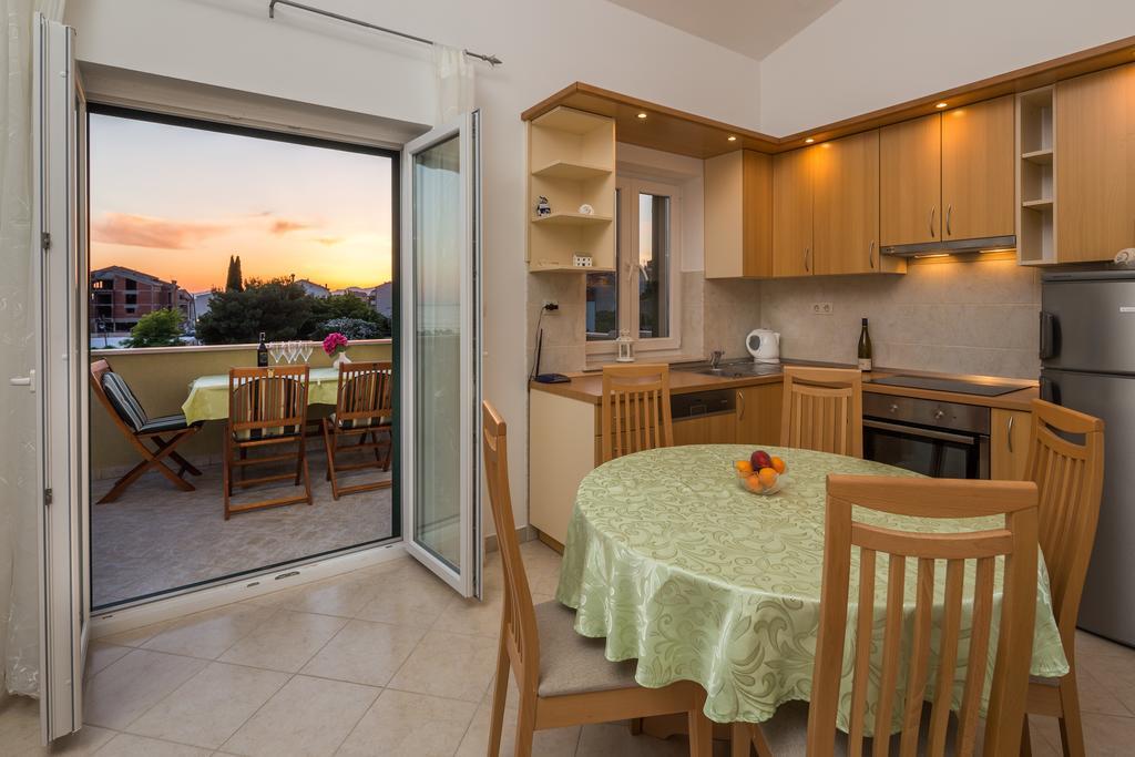 Apartments Leon Podstrana Rom bilde
