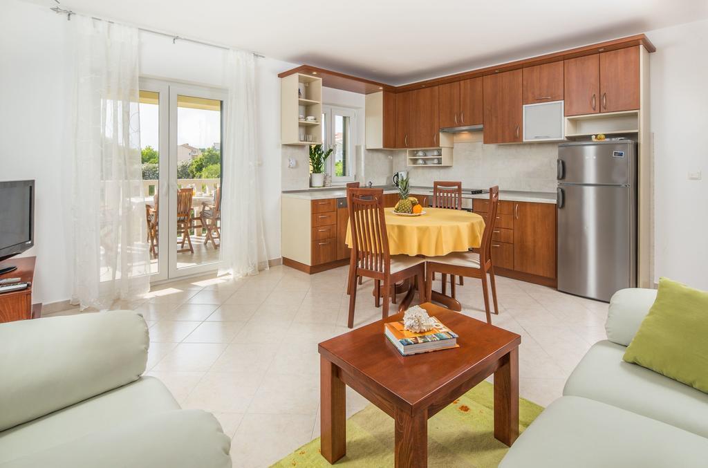 Apartments Leon Podstrana Rom bilde