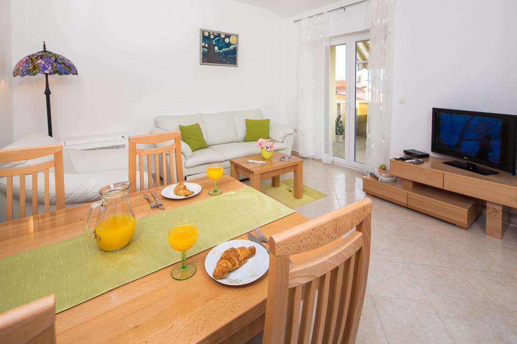 Apartments Leon Podstrana Rom bilde
