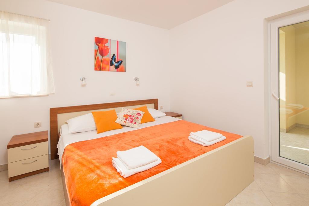 Apartments Leon Podstrana Rom bilde